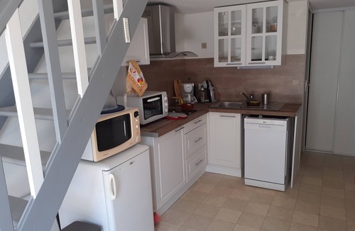 Saint-Cyprien Plage Villa | In residence with swimming pool, renovated house sleeps 5
