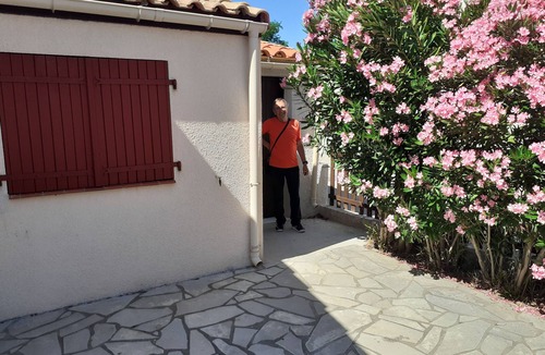 Saint-Cyprien Plage Villa | In residence with swimming pool, renovated house sleeps 5