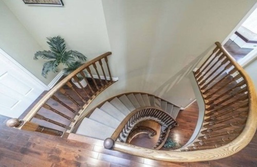 Unionville House | In-suit bedroom in Unionville-Queen bed