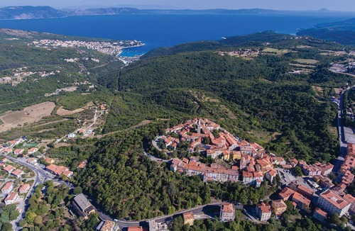 Plomin Apartment | In the bay of Plomin, surrounded by greenery and near the industrial area, are these apartments.