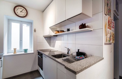 Bissone Apartment | In the characteristic village of Bissone (Casa In Contrada)