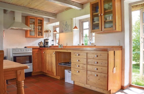 Tim House | In the countryside and surrounded by fields lies this idyllic farmhouse with a thatched roof.