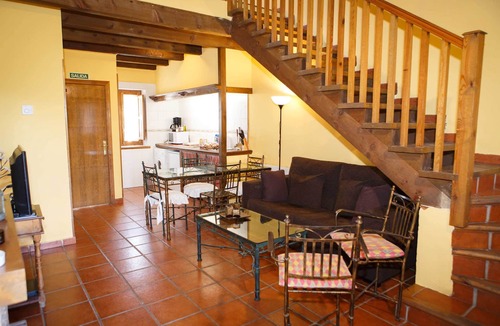 Horcajuelo de la Sierra Ski Chalet | In the Rajalhondo house you can enjoy a front patio with barbecue and garden furniture