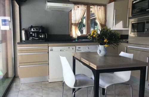 Villette-sur-Ain Apartment | In the heart of the Ain region, air-conditioned apartment for 4, sheltered, heated swimming pool.