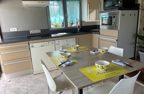 Villette-sur-Ain Apartment | In the heart of the Ain region, air-conditioned apartment for 4, sheltered, heated swimming pool.