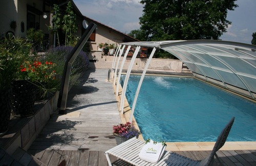 Villette-sur-Ain Apartment | In the heart of the Ain region, air-conditioned apartment for 4, sheltered, heated swimming pool.