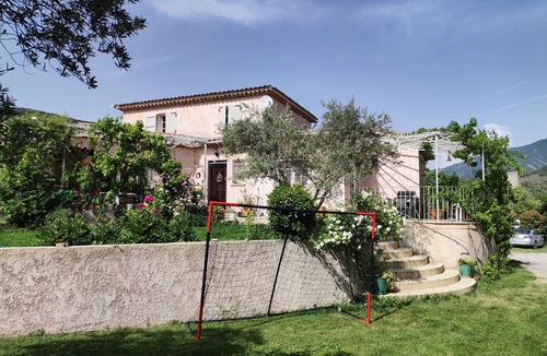 Sourribes Villa | In the heart of a Provencal village house of 130m2 with large pool