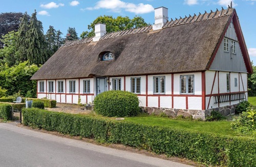 Bog By House | In the heart of Bogø Island, this beautiful thatched house welcomes you with authentic charm.
