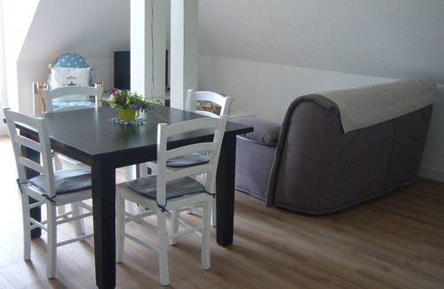Ile-aux-Moines Apartment | IN THE HEART OF THE GULF - BEAUTIFUL T2 RENOVATED WITH HEATED SWIMMING POOL FOR 4 PEOPLE.