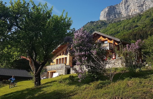Dingy-Saint-Clair Ski Chalet | In the heart of nature, at the foot of Parmelan
