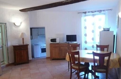 Old Town Apartment | In the heart of Menton, picturesque, air-conditioned 3-room apartment. Wifi.