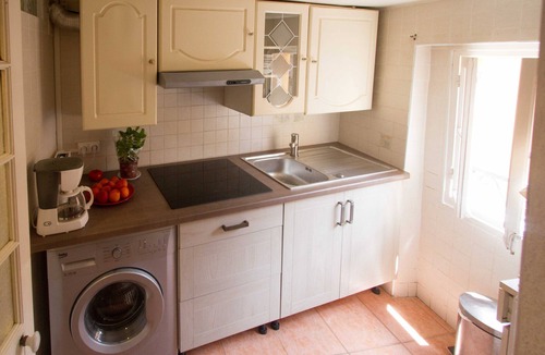 Old Town Apartment | In the heart of Menton, picturesque, air-conditioned 3-room apartment. Wifi.