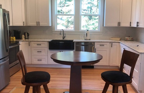 Butteville House | In the heart of Oregon Wine Country - Newley renovated spacious Craftsman Home