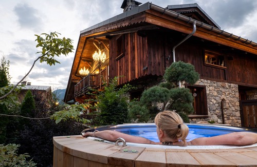 Praz-sur-Arly Ski Chalet | In the heart of the village, 400m from the slopes: Sauna, Nordic bath, fireplace.