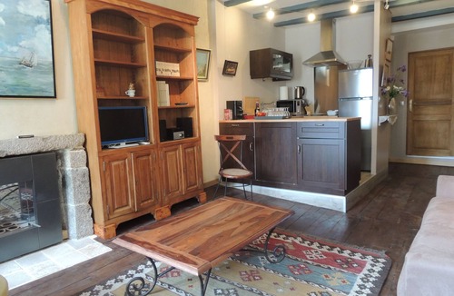 Dinan Apartment | In the heart of the historic center, the painter's house Rated 3 stars