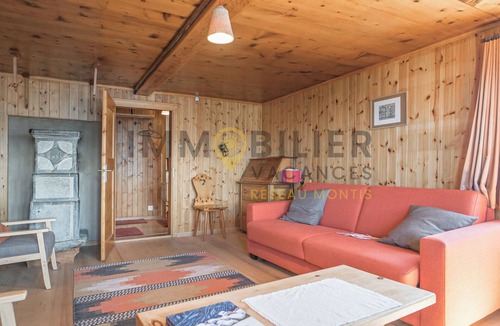 Chandolin Apartment | In the heart of the old village of Chandolin, a charming, authentic apartment, entirely panelled in