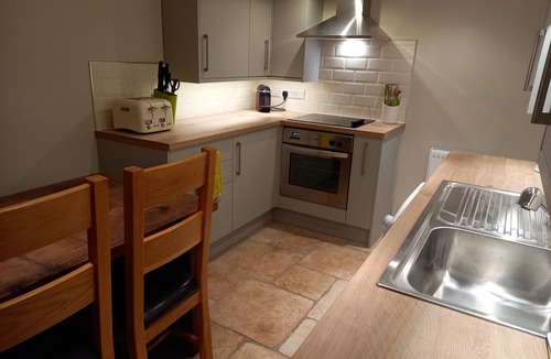 Shanklin Apartment | In the heart of the Old Village, 5 minutes to the beach. Sky TV.