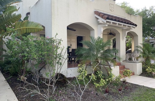 Woodford Park House | IN THE HEART OF THE RIVER DISTRICT - THE PARSONAGE- A 1925 VINTAGE HOME