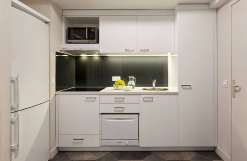 Porte-Dauphine Apartment | In The Heart Of Trocadero 2 Bedroom With Aircon