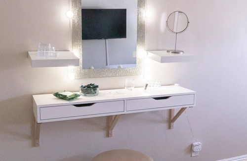 Huntington Park Apartment | In the heart of Huntington Park the newly renovated 1BR condo is charming and quite