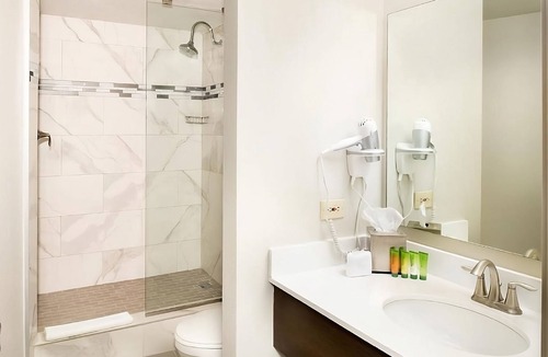 Gateway District Hotel | In the Heart of Vegas Attractions! Casino, Pool, Game Room, Near Mob Museum!
