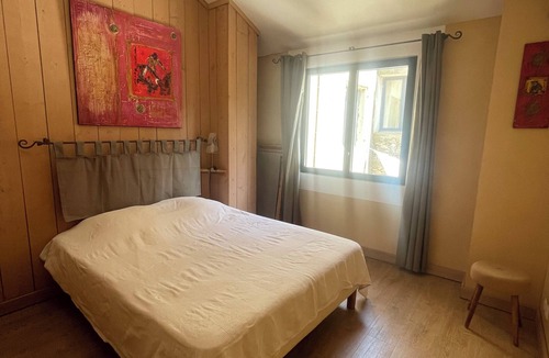 Saint-Gilles Other | In the middle of the vineyard in the castel