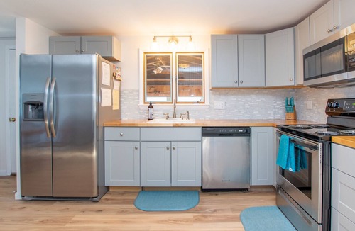 Town of Torrey Cottage | In the Moment - Comfortable Lakeside Cottage with Spectacular Views!