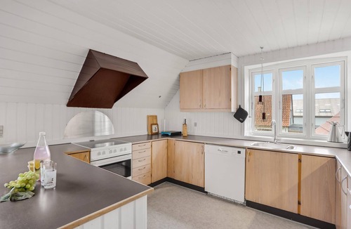 Skaerbaek Apartment | In the small village of Brøns Sogn welcomes you this spacious and bright vacation home.