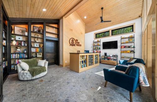 Hot Springs House | "In the Trees" Treehouse Resort