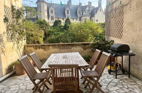 Montsoreau House | In the village, facing the castle: La "Maison in Montsoreau". Up to 6 guests