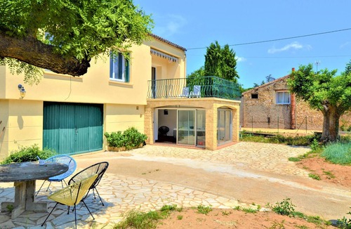 Saint-Laurent-La-Vernede House | In this beautiful cottage with jacuzzi you can enjoy a relaxing vacation.