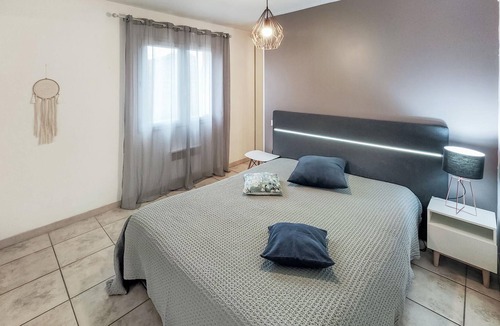 Quarante House | In this inviting vacation home with pool you can spend a relaxing vacation.