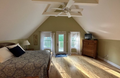 Williamstown Apartment | In town 2 bedroom, one bath carriage barn. Sleeps 5.