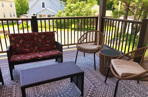 Bar Harbor Cottage | In-town Bar Harbor cottage close to Acadia National Park entrance w/home office