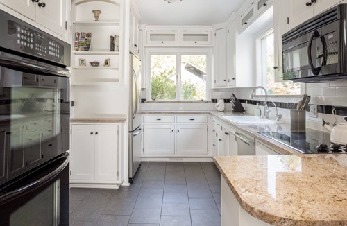 Saugatuck House | In-Town Saugatuck “Magical Backyard” with Fire Pit Walk to Town