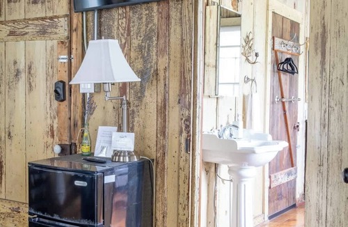 Round Top Cottage | IN TOWN | Soaking Tub + Escape for Two | The Bybee