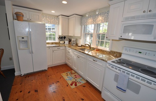 Nantucket Town Cottage | In-Town Walk to Beaches Charming Cottage Private Patio & Easy Parking