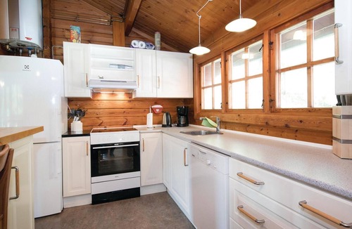 Brovst House | In Tranum you can hardly stay closer to the beach than in this pool house.