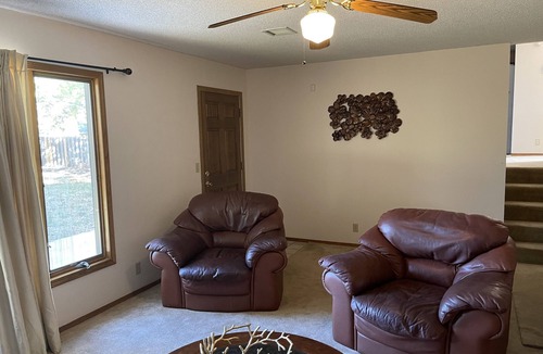 Greenwich House | in unique location , walking distance from Walmart, Starbucks and restaurants