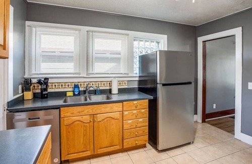 South Wedge House | In-Unit Laundry, Parking, 1GB WiFi, & Patio Deck