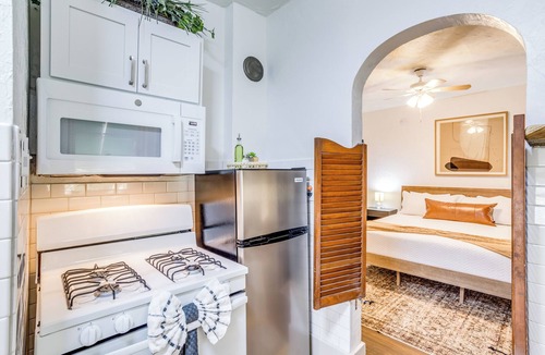 Wichita Apartment | In Unit W&D - Travel Nurse Oasis in Safe Location