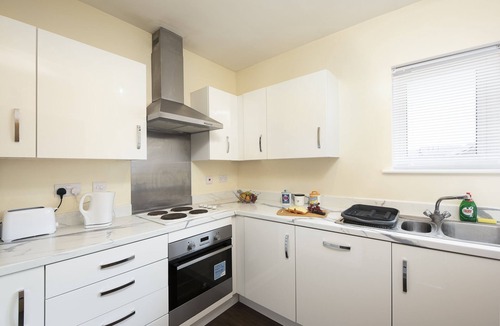 Aylesbury Apartment | Inaras place 2 bed deluxe with parking