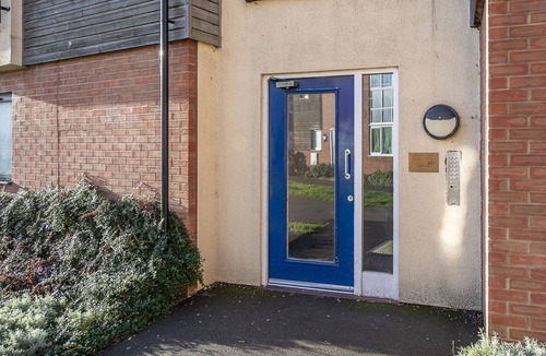 Aylesbury Apartment | Inaras place 2 bed deluxe with parking