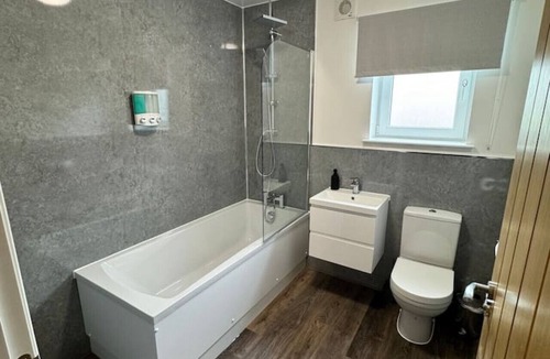 Bonhill Apartment | Inchfad Apartment 2/1