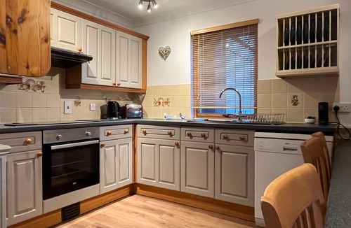 Drymen Ski Chalet | Inchmurrin Lodge with private hot tub