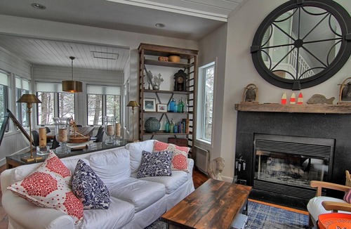 Dorset Cottage | Incl Water Trampoline, Overlooking Lake of Bays! All Day Sun! Hot Tub!