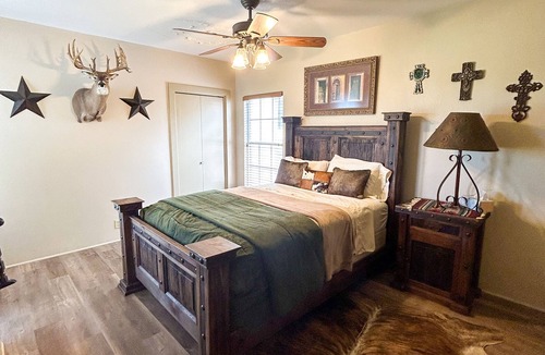 Morgan Cabin | Inclusive Texas Hunting Lodge on Secluded Exotic Ranch just South of Dallas