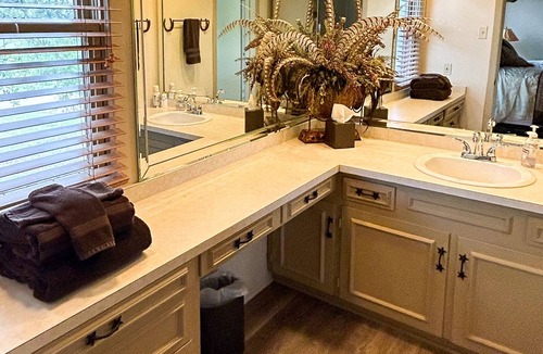Morgan Cabin | Inclusive Texas Hunting Lodge on Secluded Exotic Ranch just South of Dallas