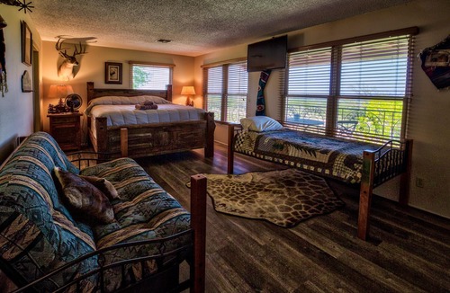 Morgan Cabin | Inclusive Texas Hunting Lodge on Secluded Exotic Ranch just South of Dallas