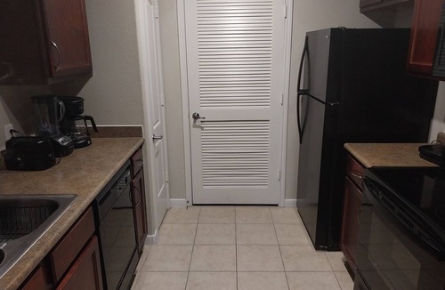 Pearland Apartment | Incognito. In and out. Minutes fron downtown Houston.